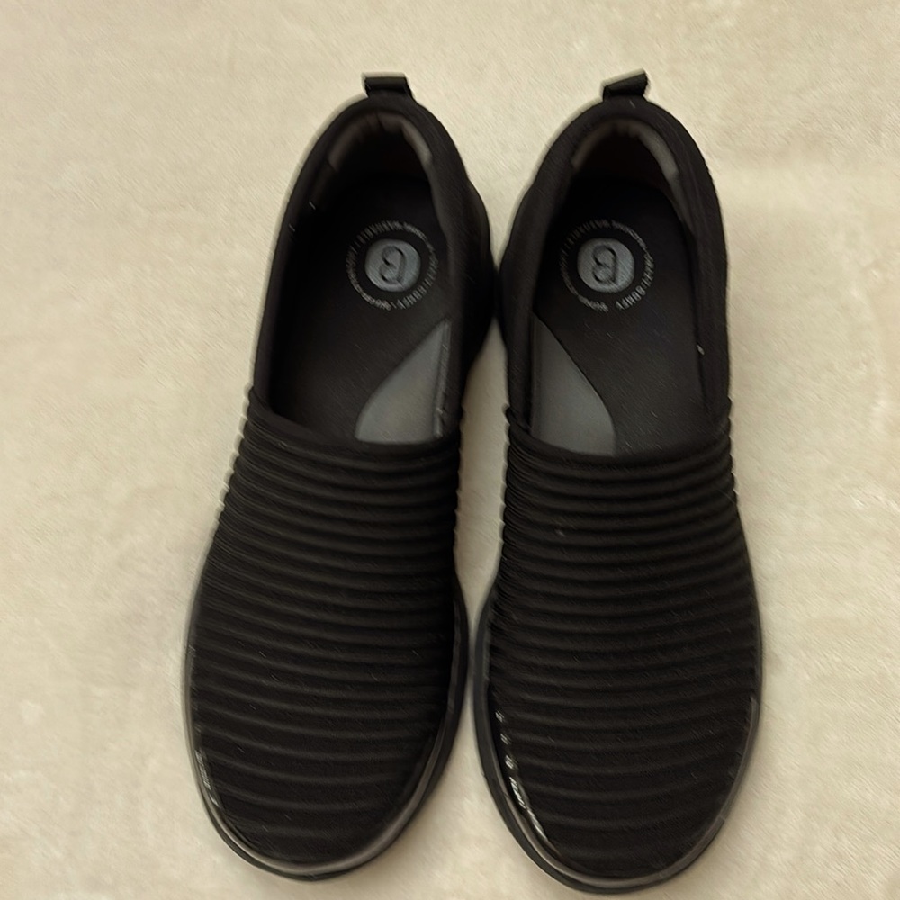 Bzees Glee Slip on, Black, size 8